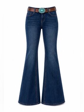 Women’s relaxed fit medium wash denim jeans w/stitched detailing on back pockets